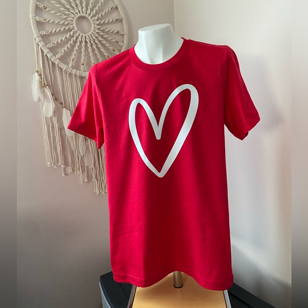 NEW! Bella Canvas Women’s Heart T-shirt Size Small